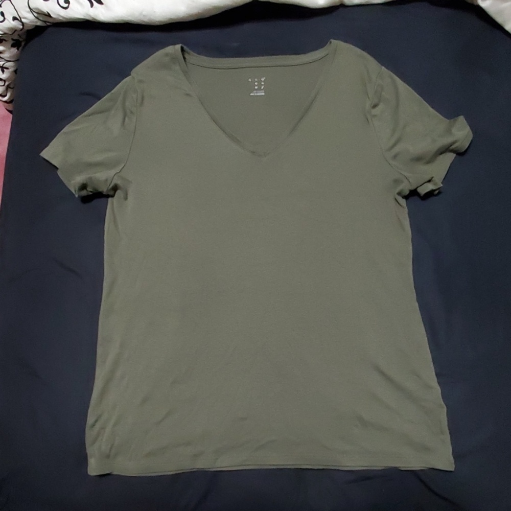 A new day olive green v neck size XXL